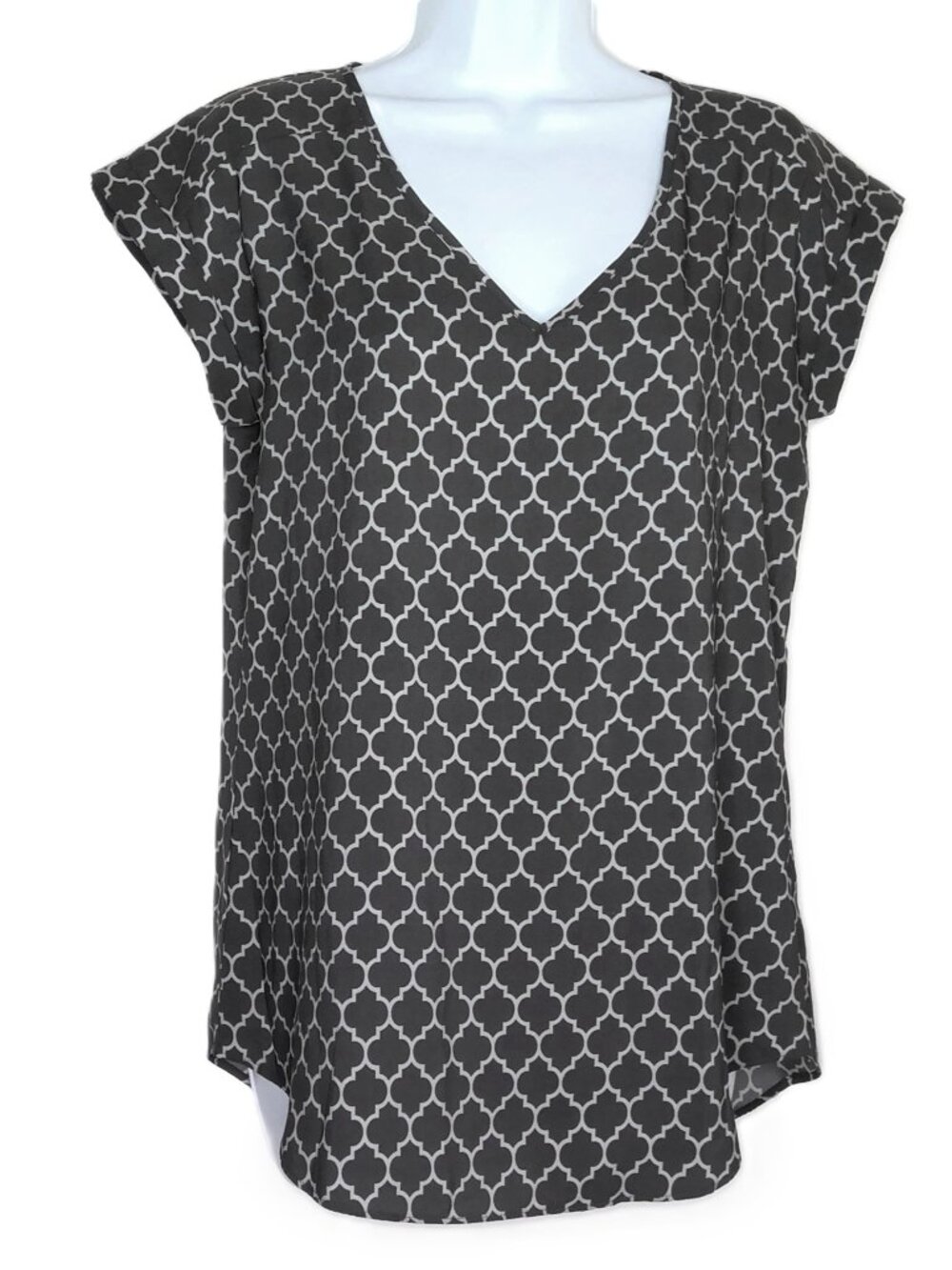 Express Silky Top V-Neck Pullover Blouse Shades of Gray Lattice Trellis Print S